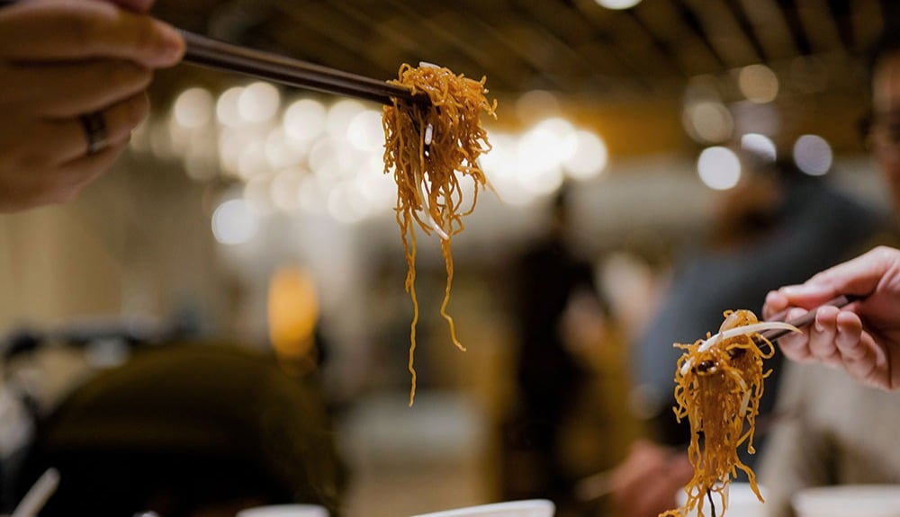 Noodles_eating_unsplash