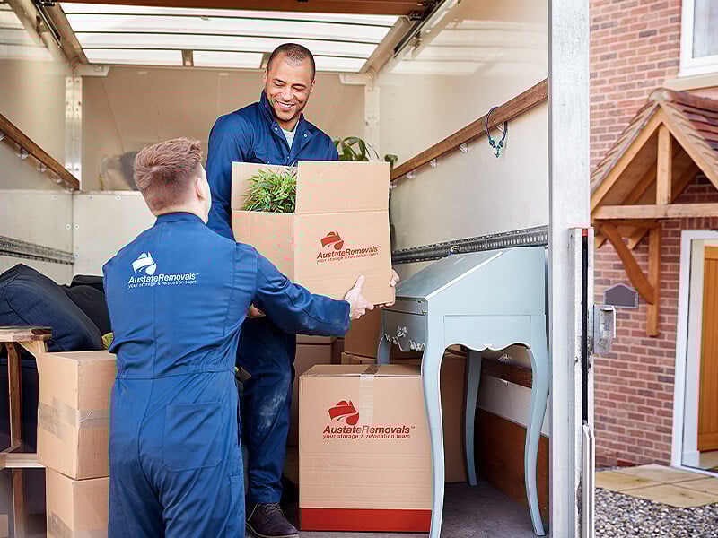 Robina removalists unpacking truck