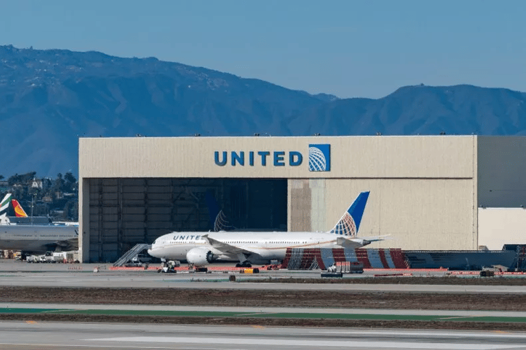 United Airlines Preps for Foam System Detections & Controls at LAX Hangar