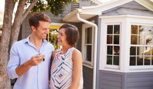 couple-with-keys-social