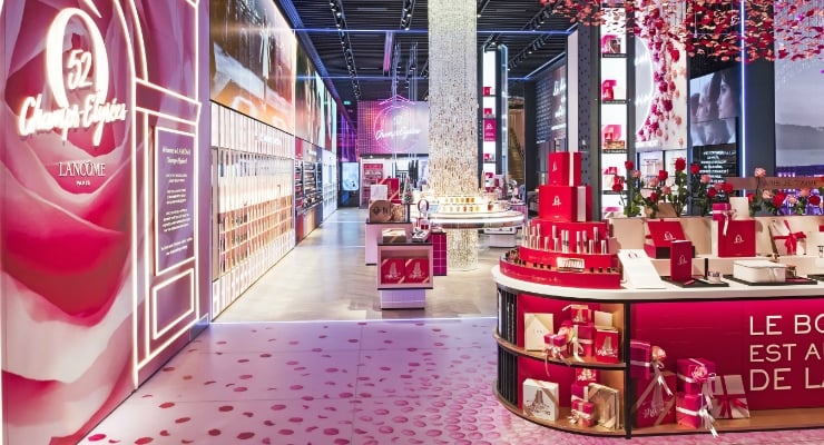Experience an enchanted Holiday season both in store and at home with Lancôme’s AR experience