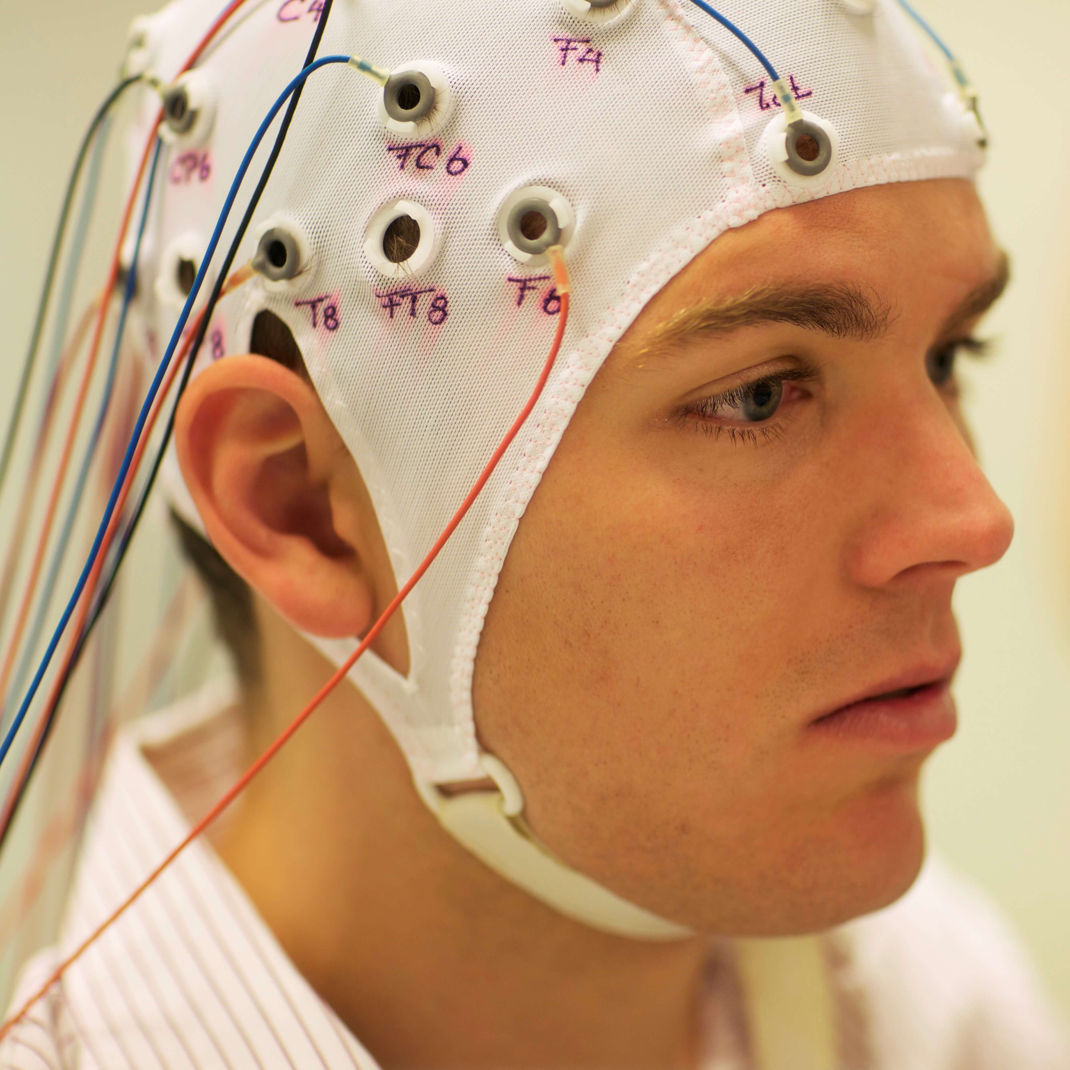 man-connected-with-cables-to-computer---EEG-for-resarch-157433695_5616x3744-1