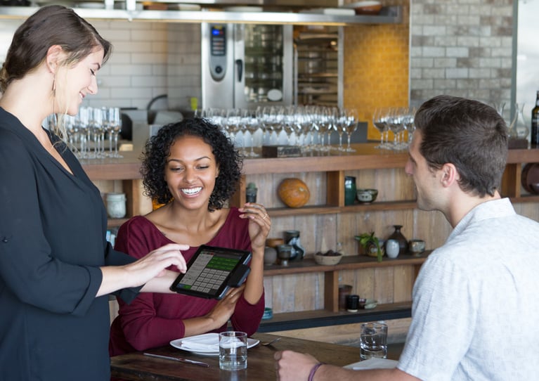 3 Ways Speed Screens Improve Restaurant Service