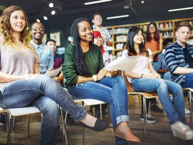 licenciatura_en_relaciones_internacionales_estudiantes_toman_clase