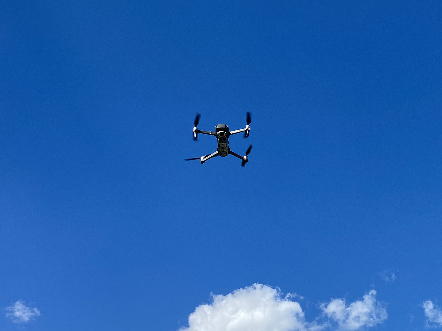 Drone Dilepix faisant l'acquisition d'images en vol