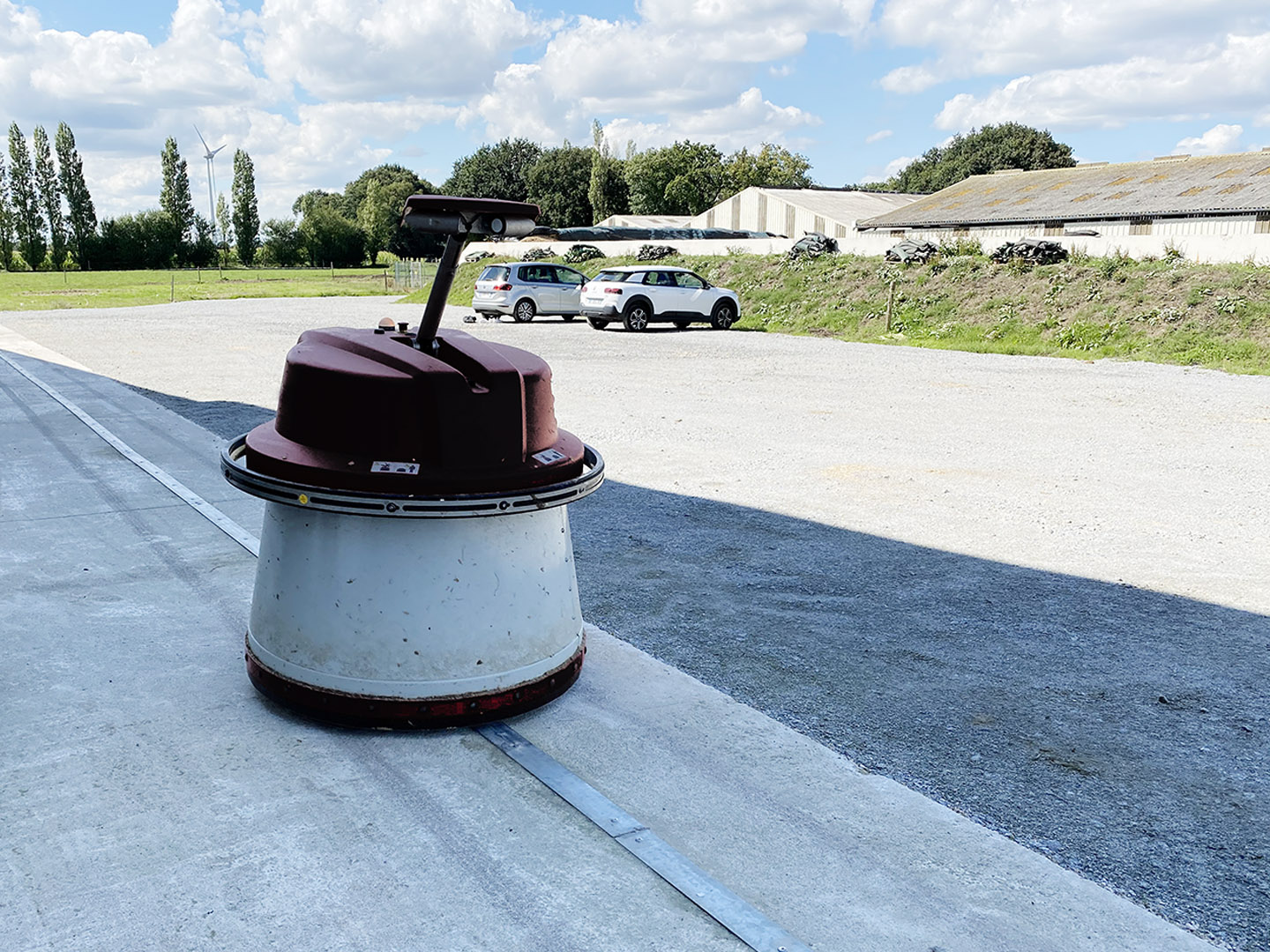 Automatic fodder pusher outside of a barn