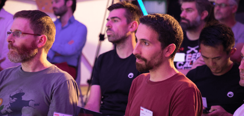 Photographie de plusieurs personnes lors d'une réunion Artline