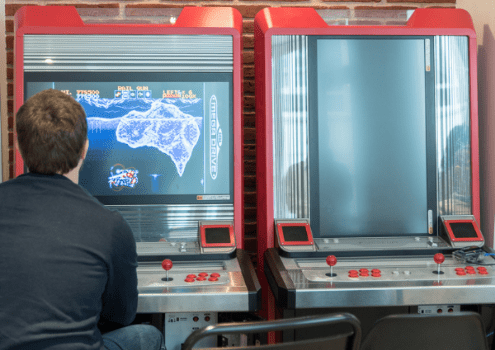 Illustration d'un homme jouant aux jeux vidéos