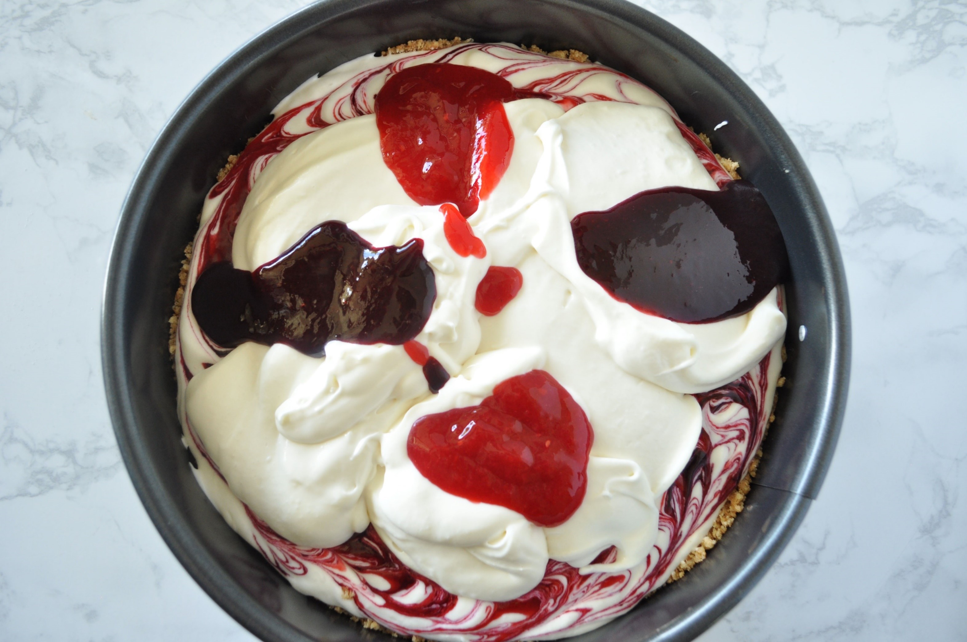 6 No-Bake Berry Swirl Frozen Cheesecake