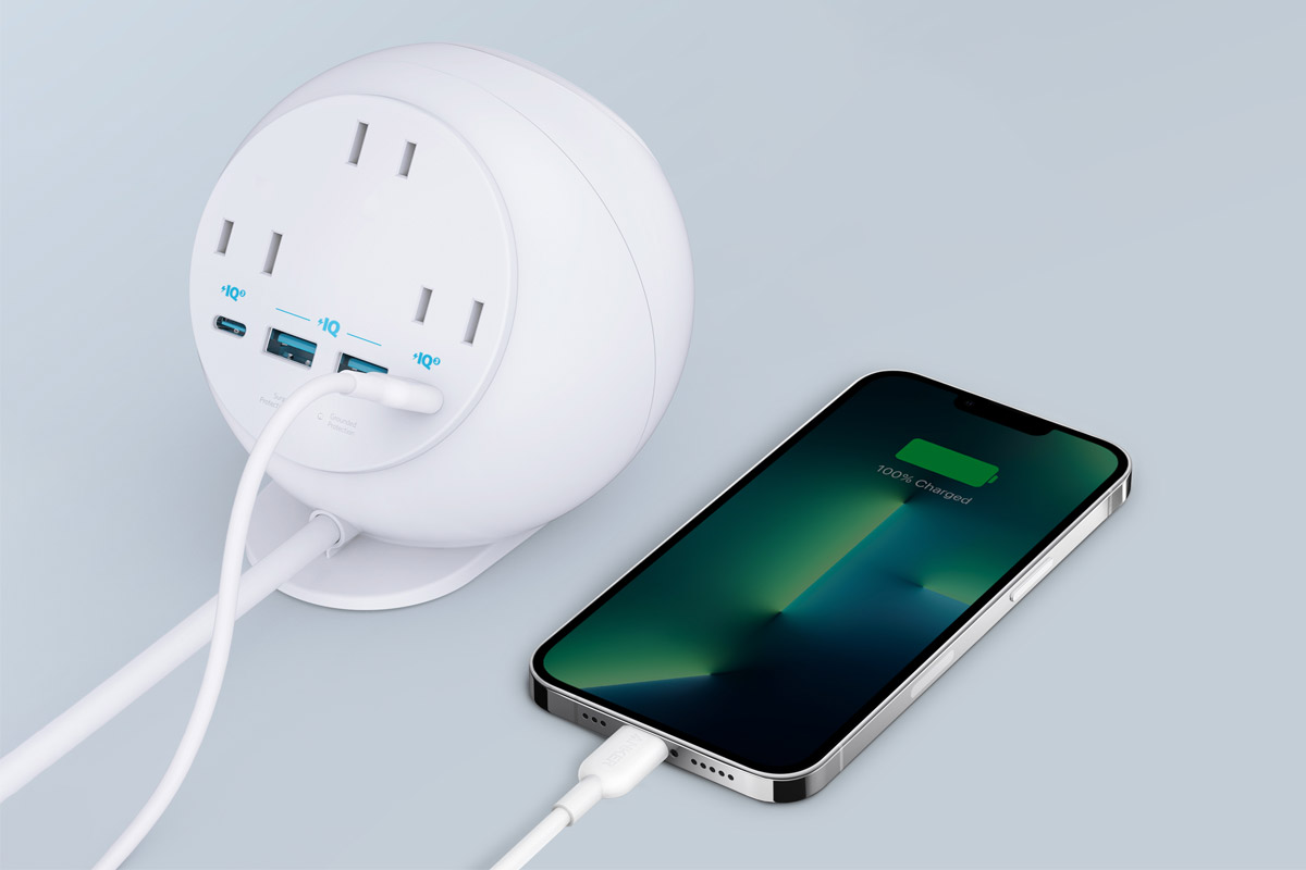 iPhoneと「Anker 637 Magnetic Charging Station」