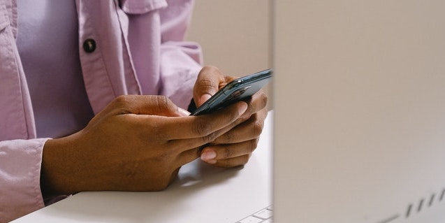 typing-on-phone