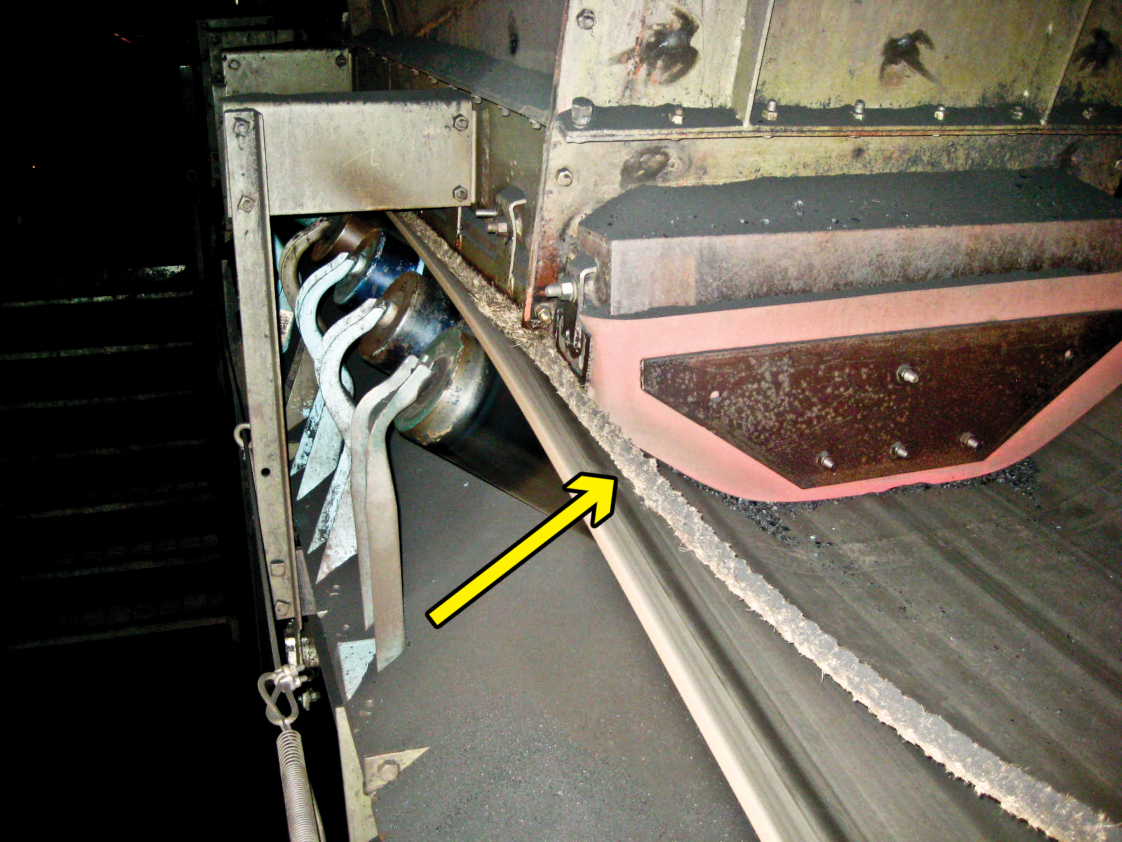 Conveyor skirting clearance