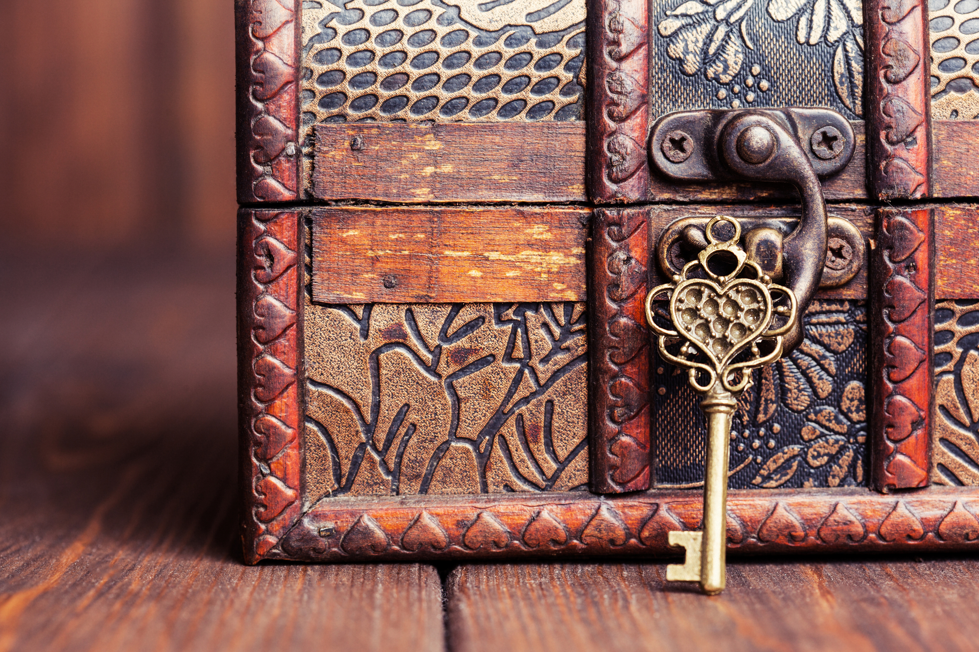 Vintage key and old treasure chest