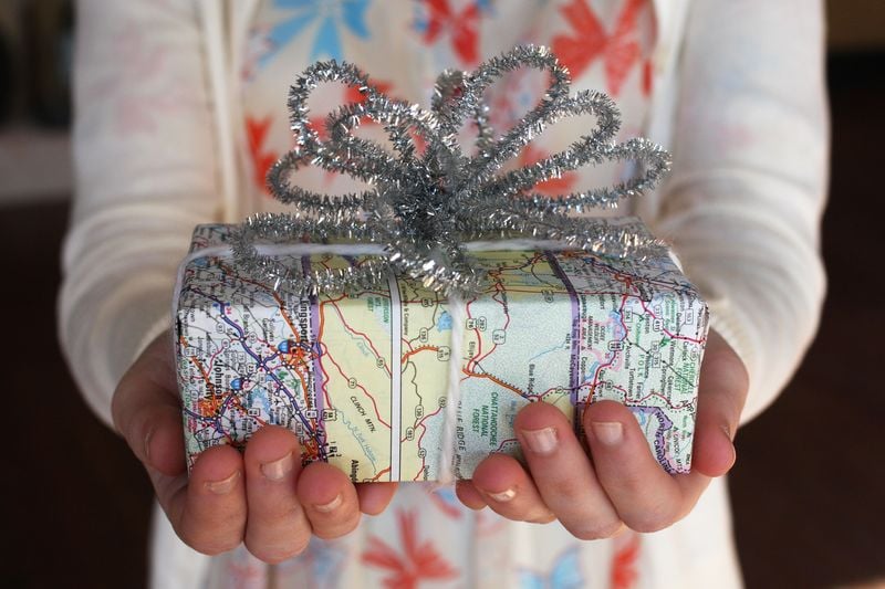 25 Fun DIY Projects To Upcycle Used Wrapping Paper