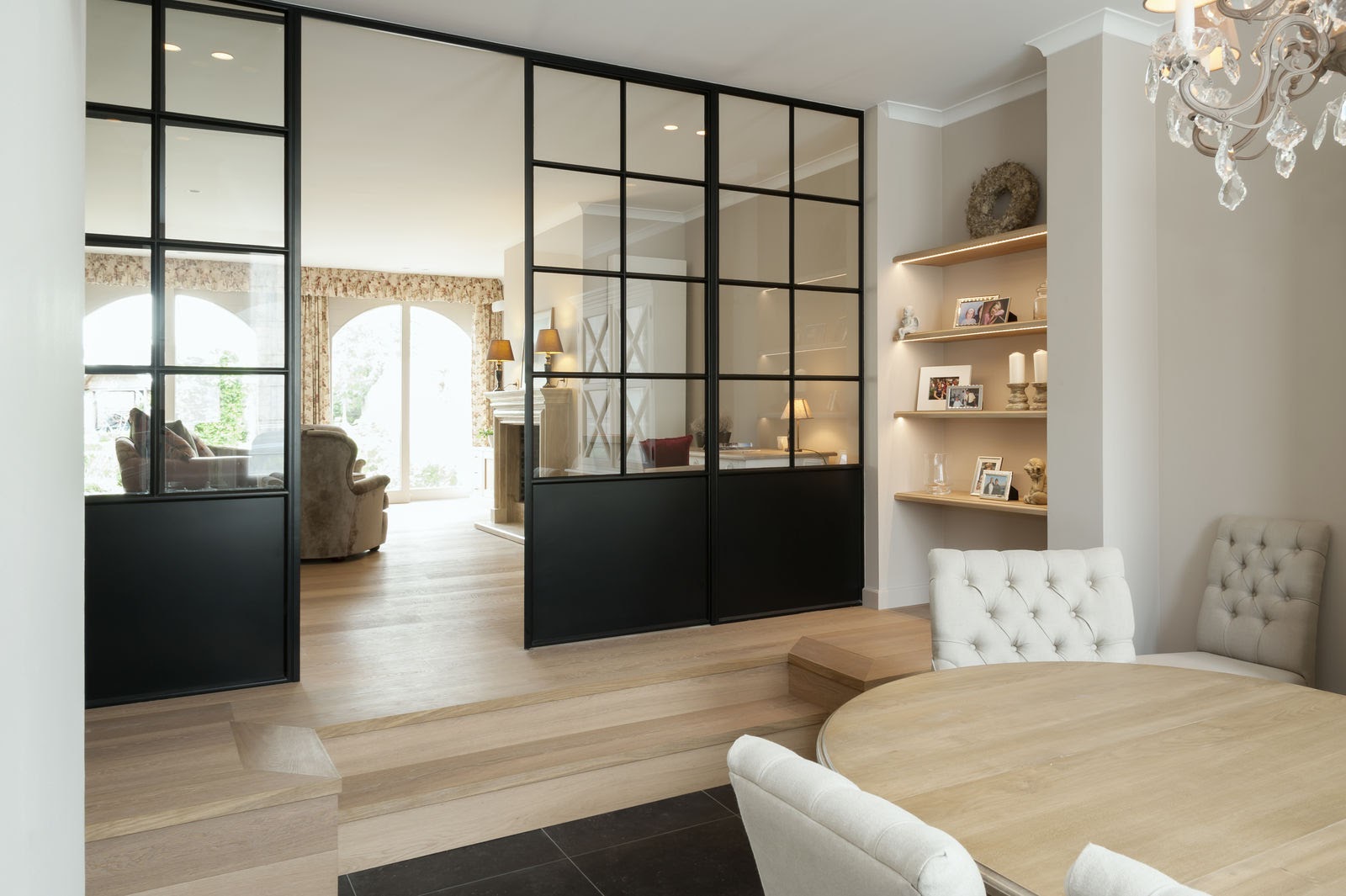 stalen frames als scheidingswand
