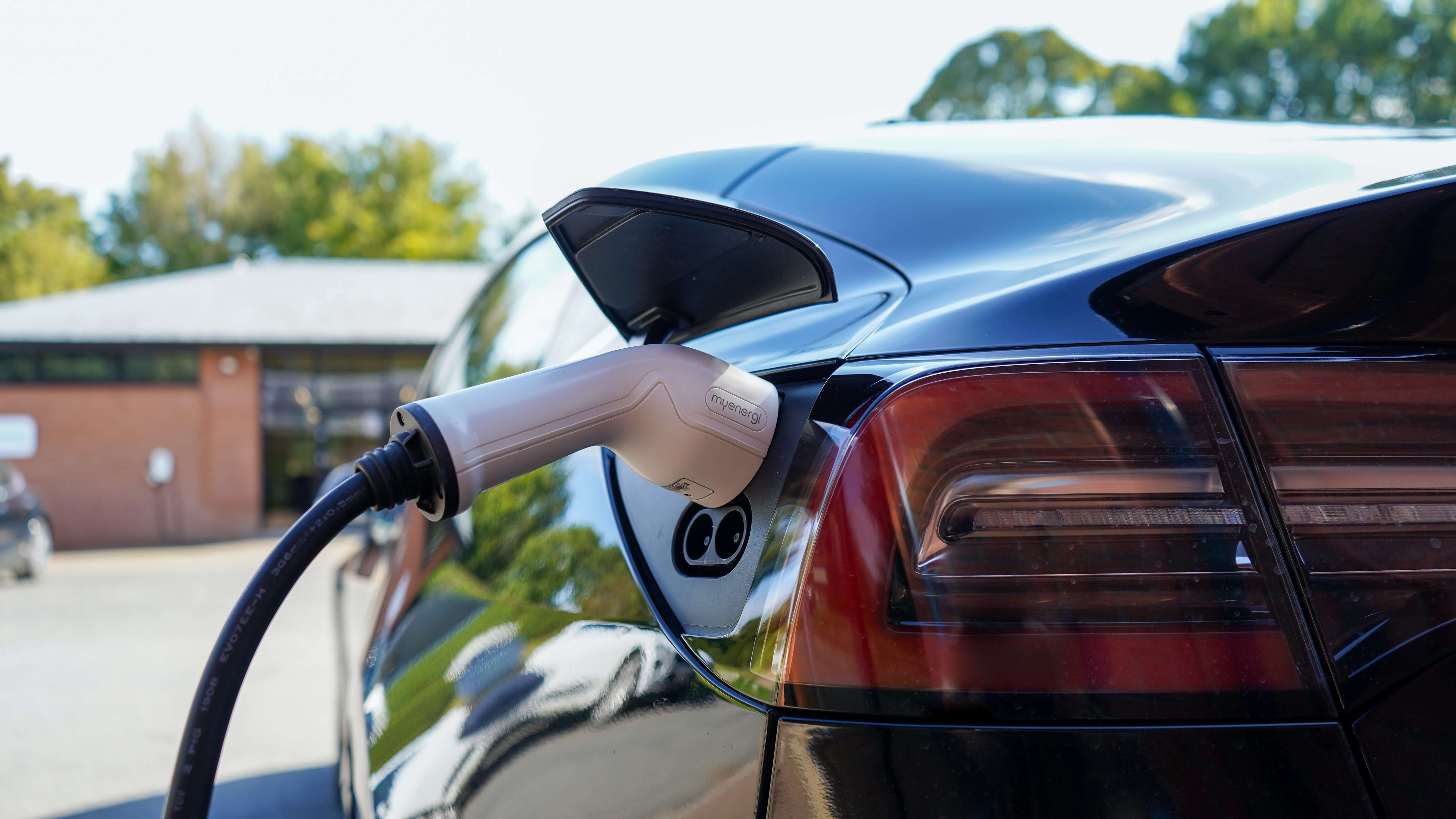 Electric vehicle charger 